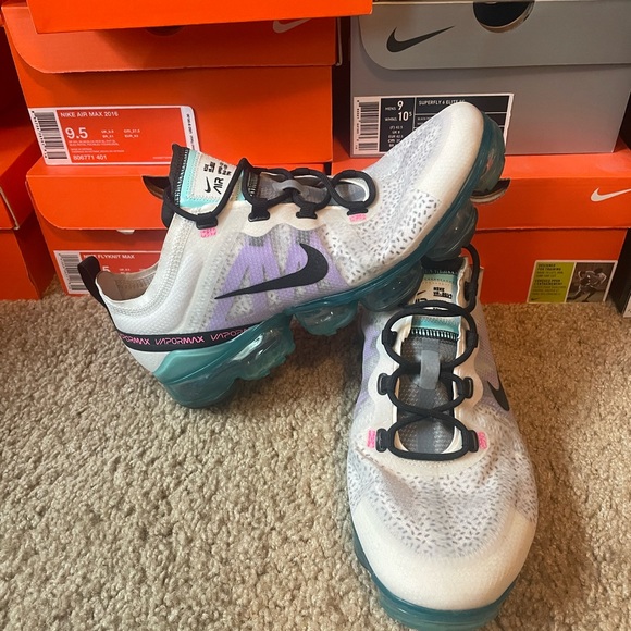 Nike Vapormax size 9.5 mens - Picture 2 of 4